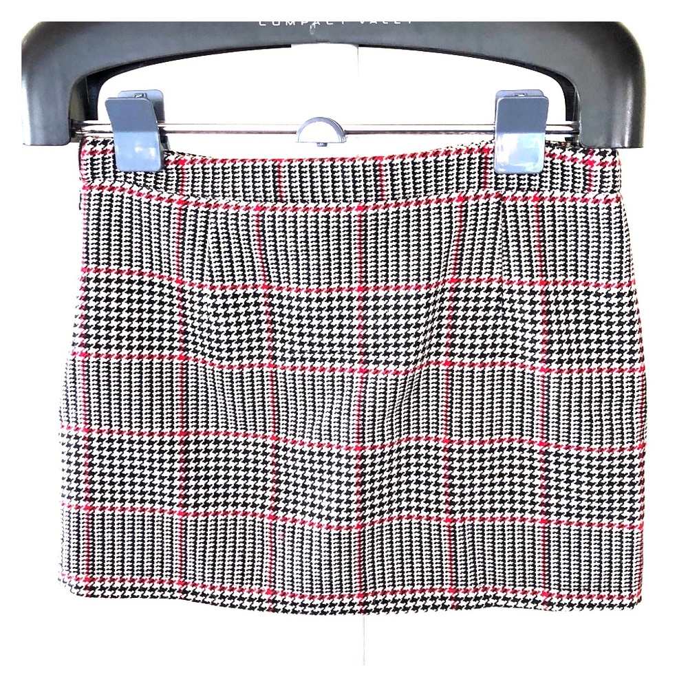 Black/grey plaid mini skirt!
